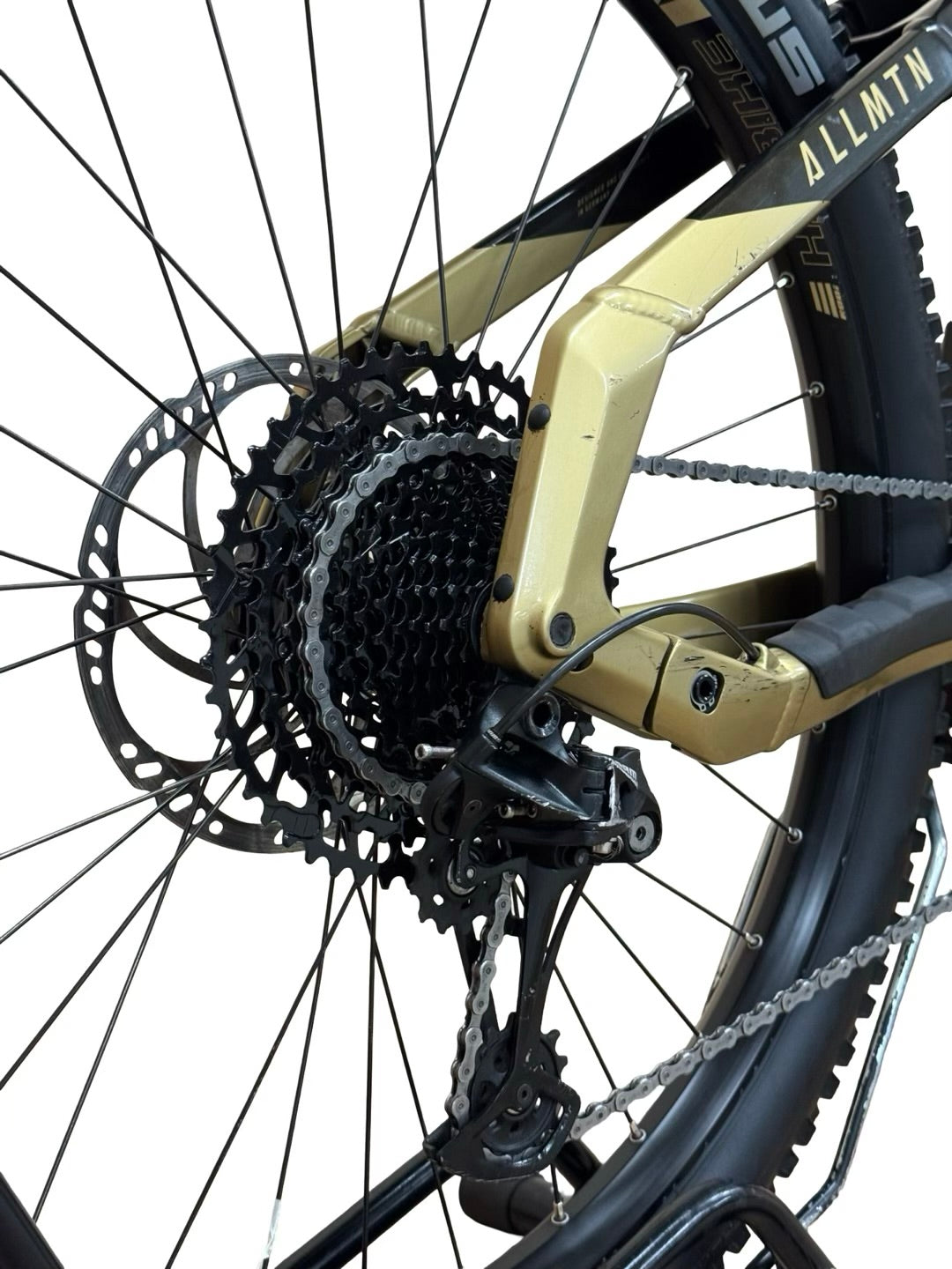 Haibike AllMtn CF 8 E-Mountainbike Refurbished Gebruikte fiets 