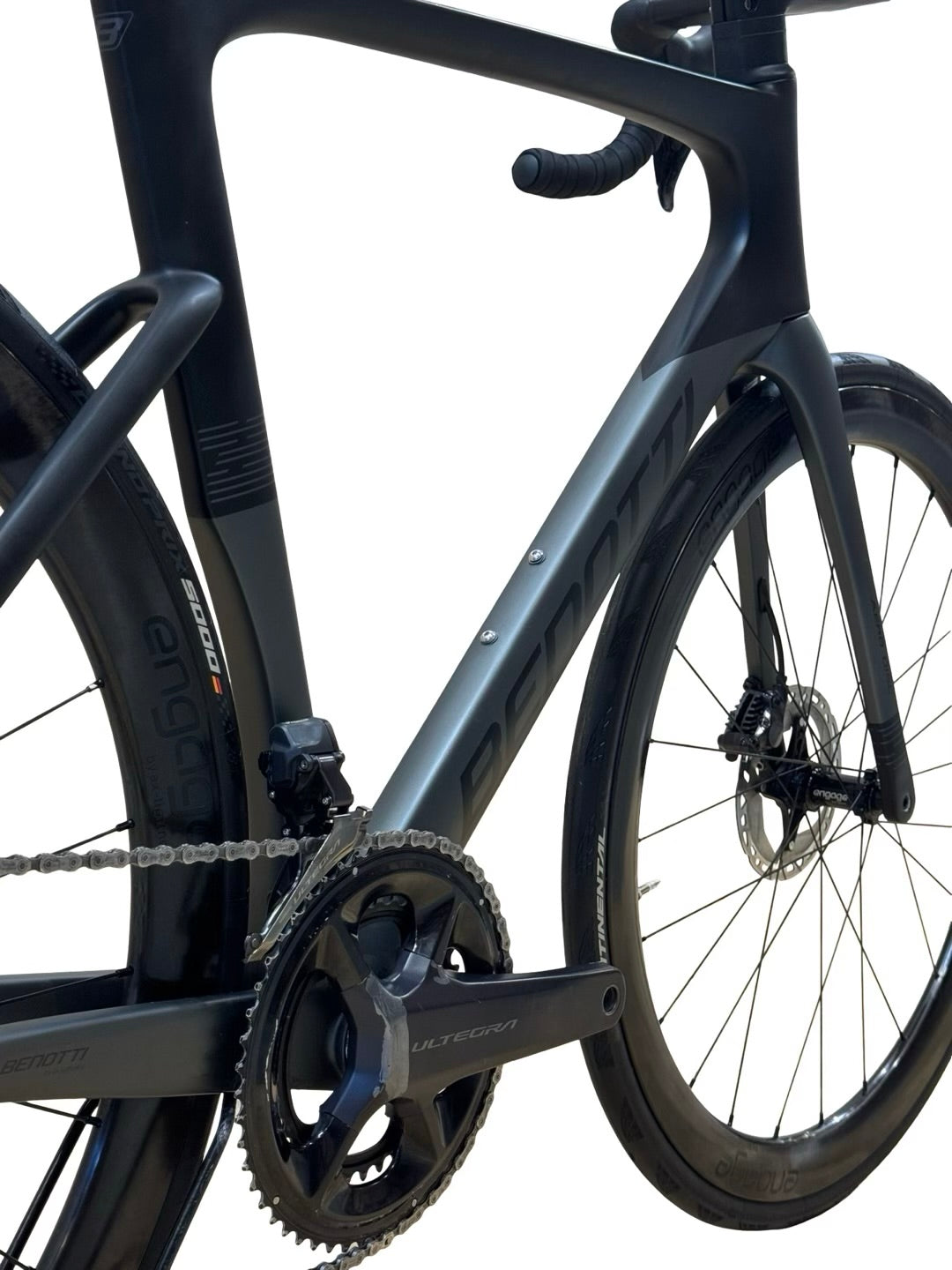 Benotti Fuoco Aero Disc racer cykel