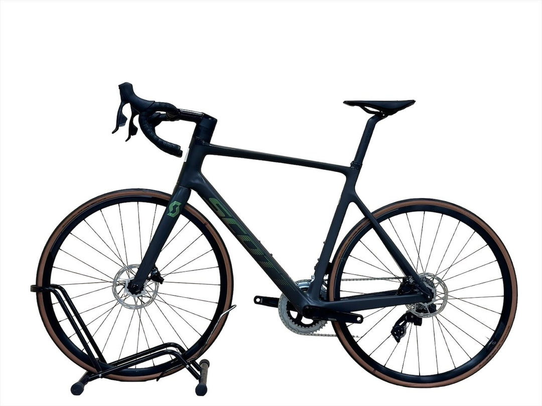 <tc>Scott Addict RC 30 28 collu Sacīkšu velosipēds</tc>