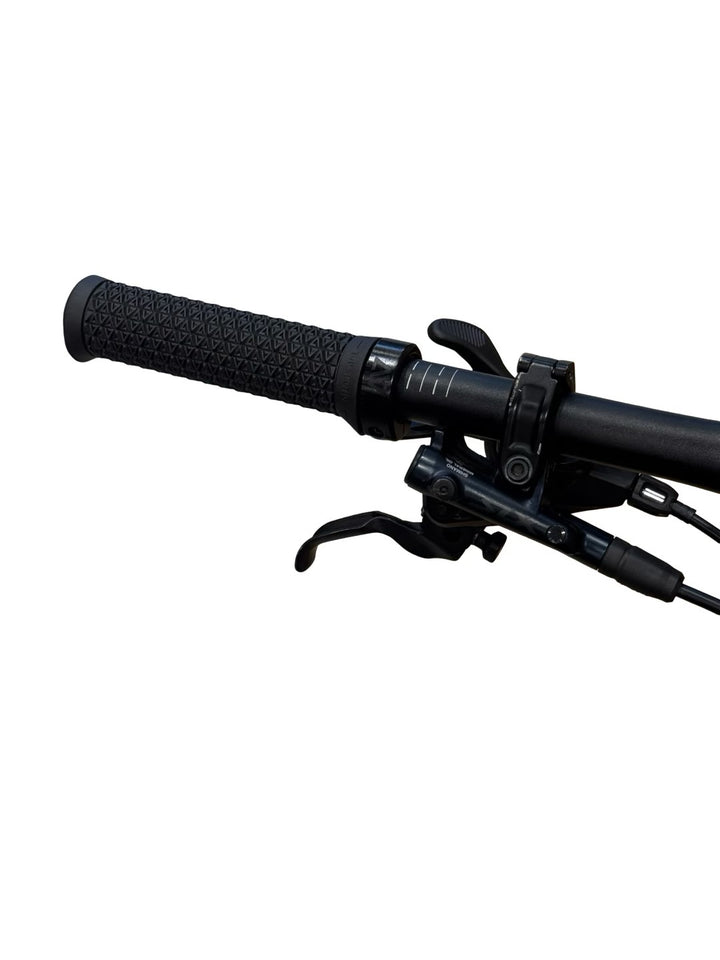 Canyon Spectral:ON CF 8 E-maastopyörä