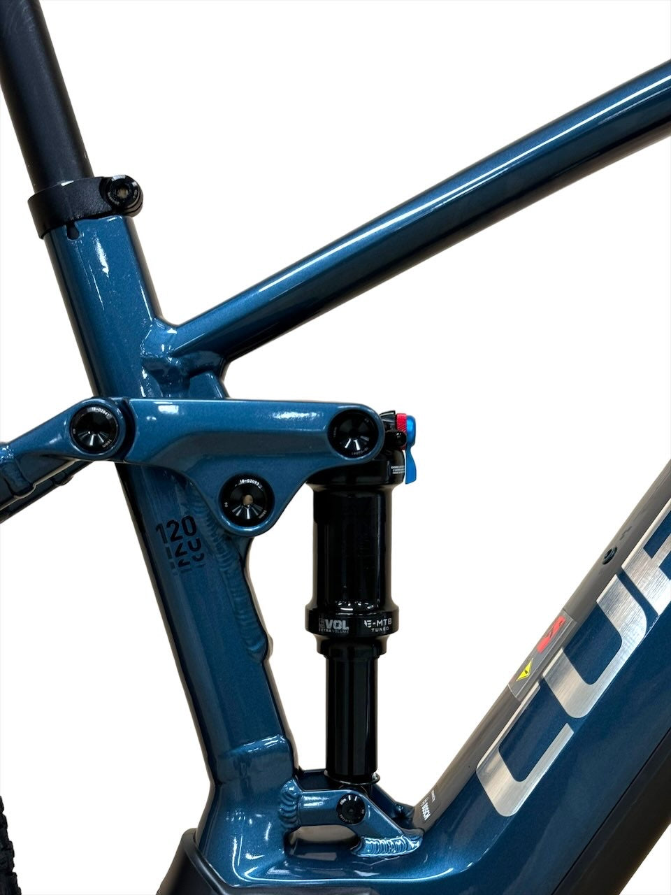 <tc>Cube</tc> <tc>Stereo</tc> <tc>Hybrid</tc> 120 Race 625 29 tums E-Mountainbike