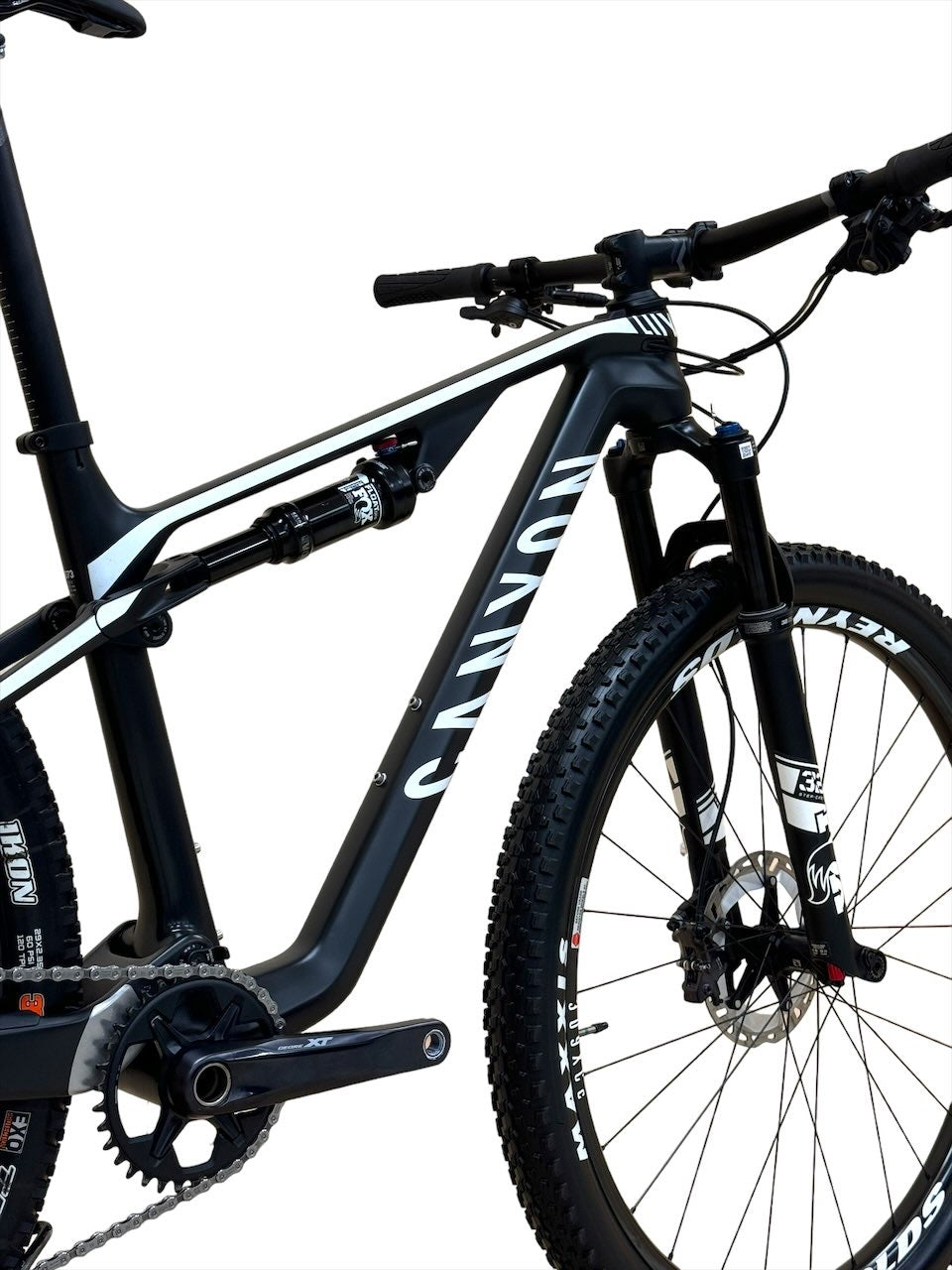 Canyon Lux CF 7 29 inch mountainbike