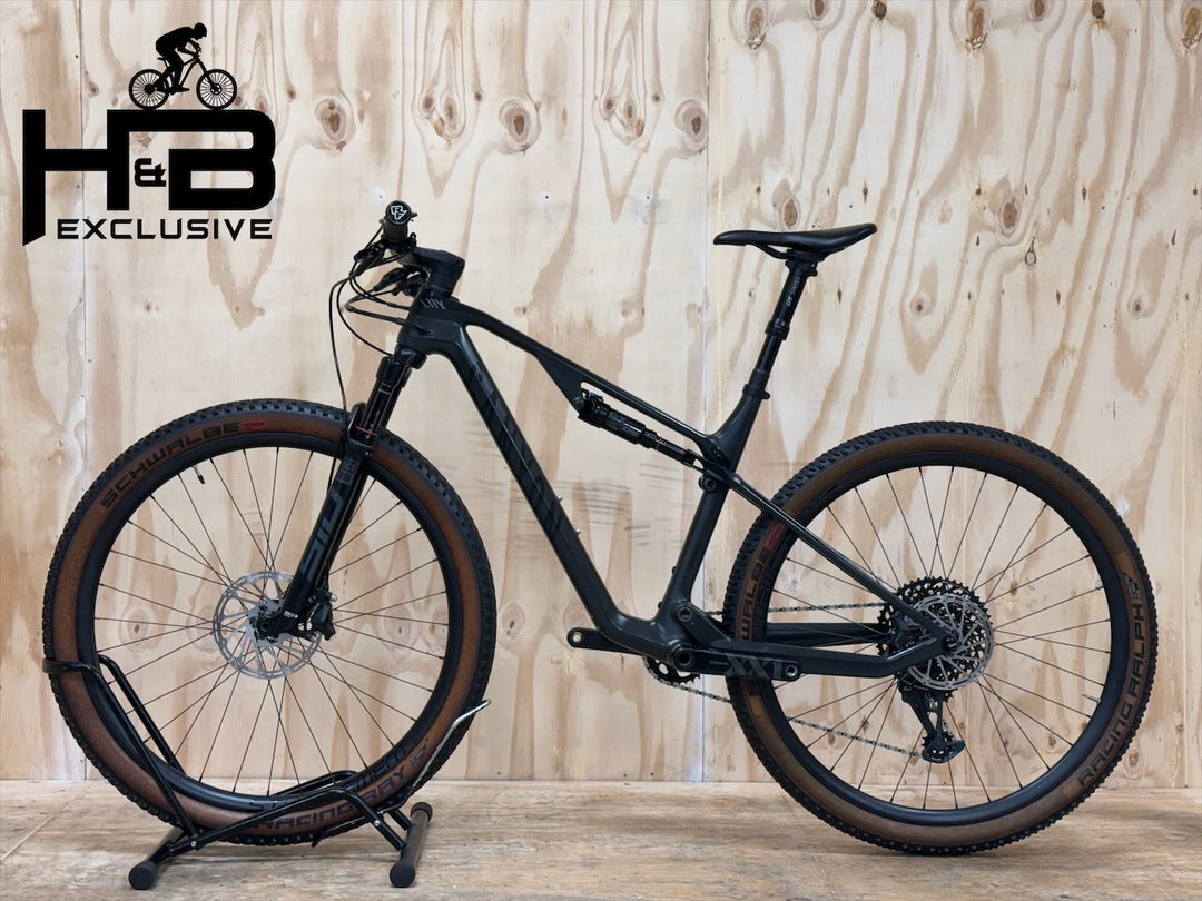 Canyon Lux CF 9 SLX 29 inch mountain bike